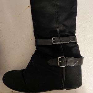 Trendy Boots Black Wedge looks flat but is a wedge.  Very little use.  Size 38